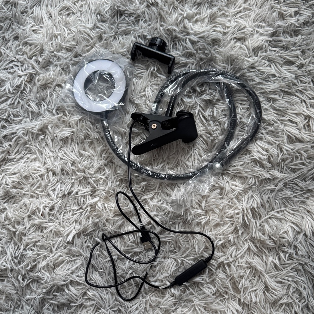 Amazon Black Phone Holder with Ring Light